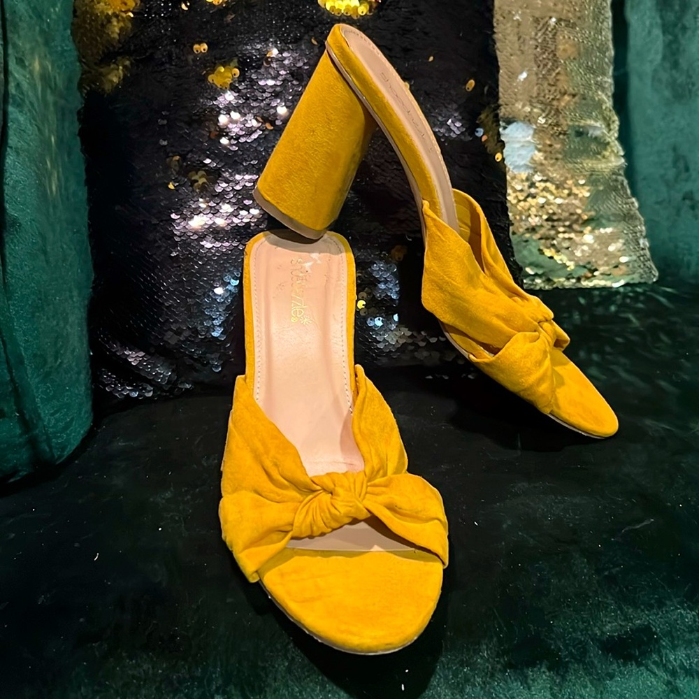 Faux suade mustard color mules size 41❤️
